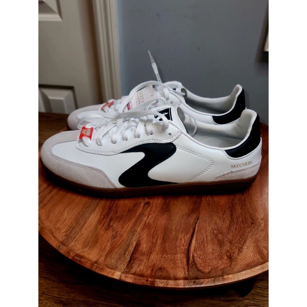Skechers Women's Hotshot - Kickoff court-style sneakers. Wht/Blk, US Sz 10